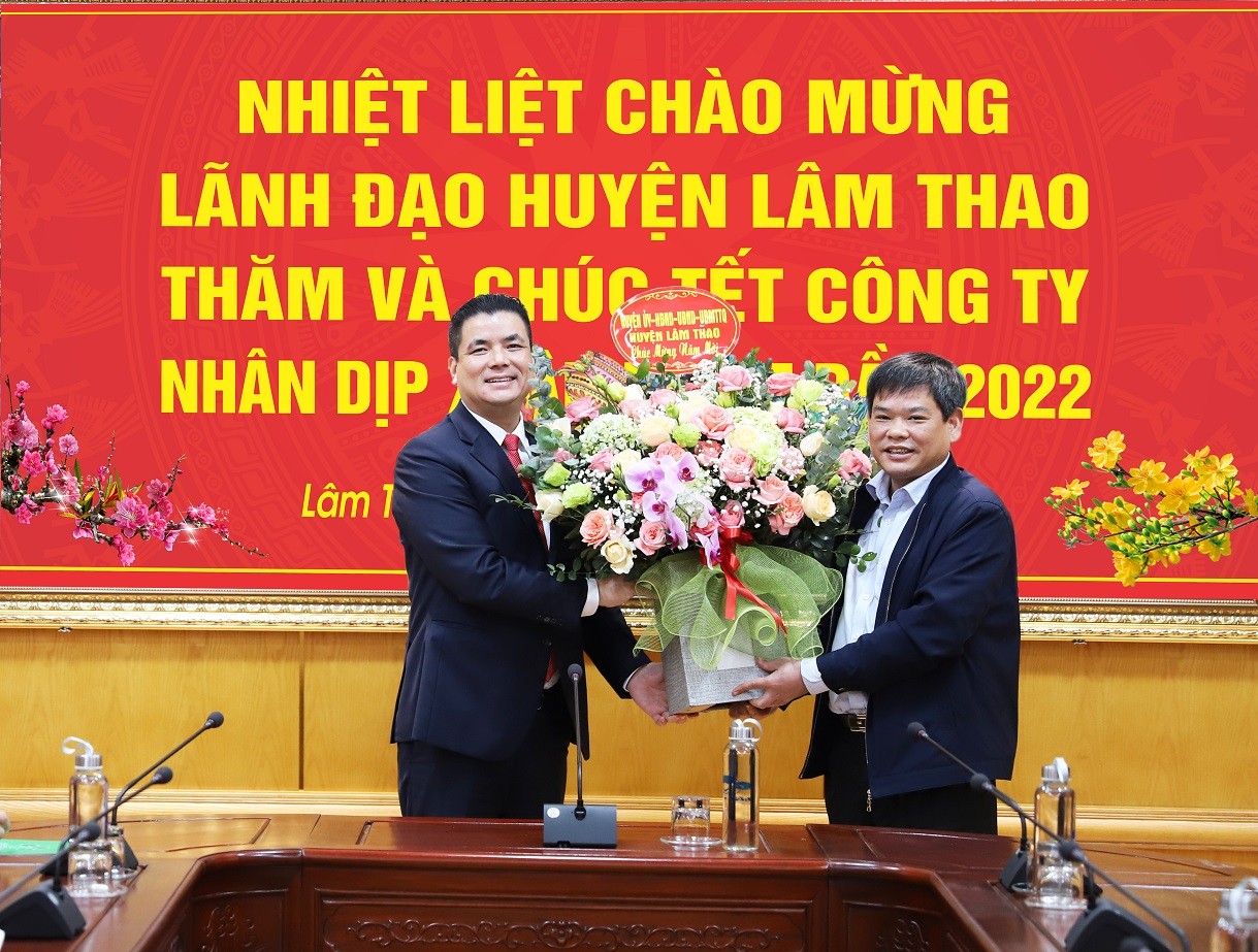 Lãnh đạo huyện Lâm Thao thăm, chúc Tết Công ty