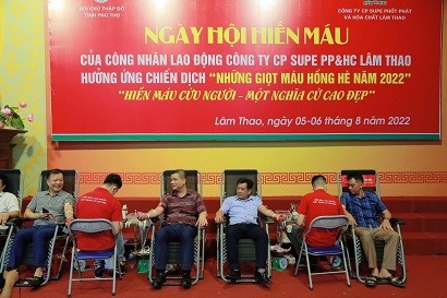 Hàng trăm cán bộ, người lao động Supe Lâm Thao tham gia hiến máu tình nguyện năm 2022
