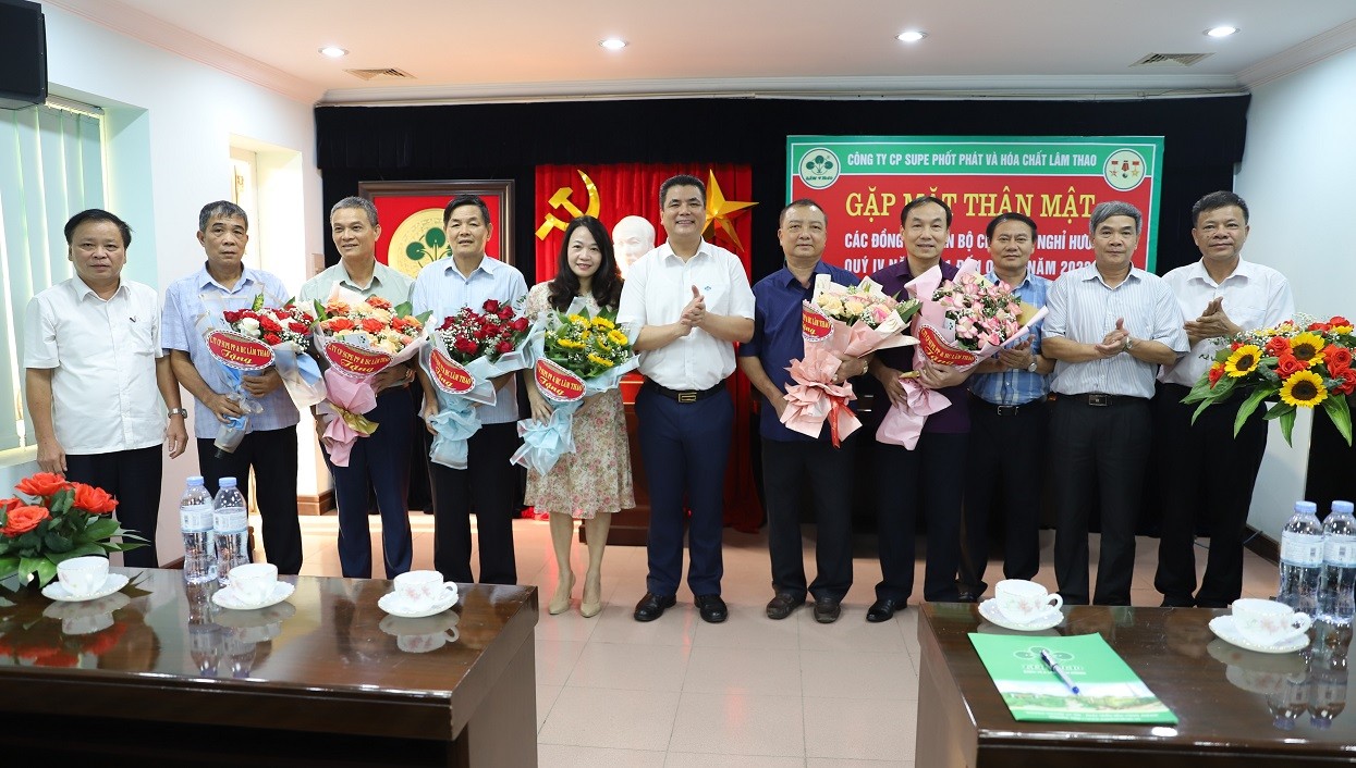 Supe Lâm Thao tổ chức gặp mặt thân mật các đồng chí cán bộ chủ chốt nghỉ hưu