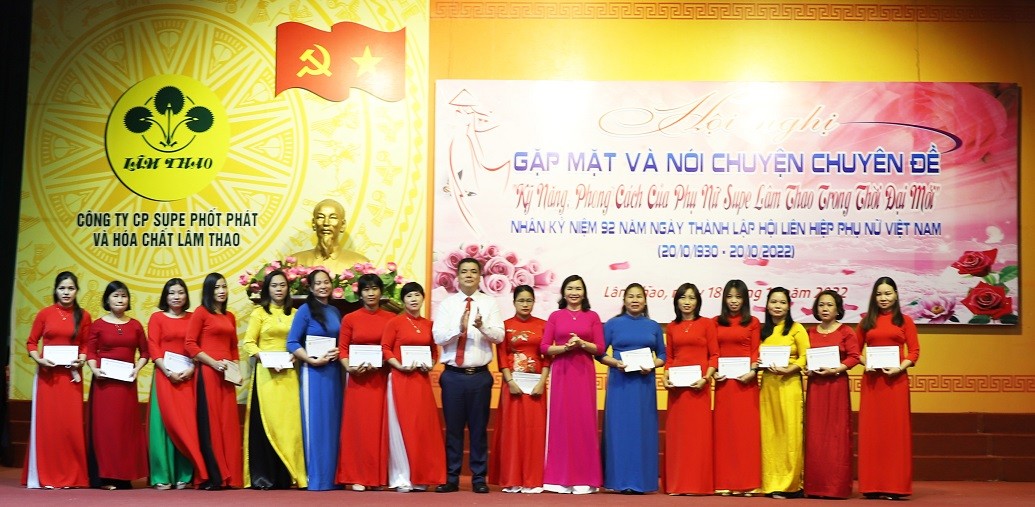 Gần 400 đại biểu tham dự sự kiện nói chuyện chuyên đề “Kỹ năng, phong cách của nữ Supe Lâm Thao trong thời đại mới”