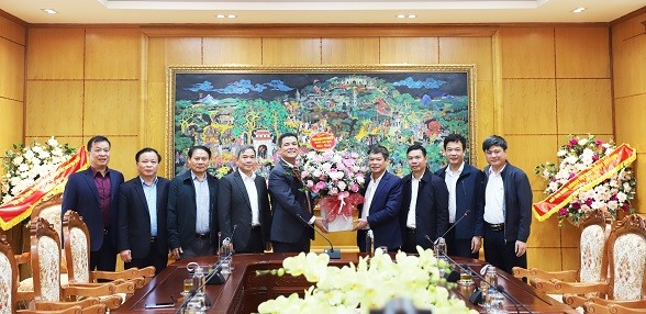 Lãnh đạo huyện Lâm Thao thăm, chúc Tết Công ty