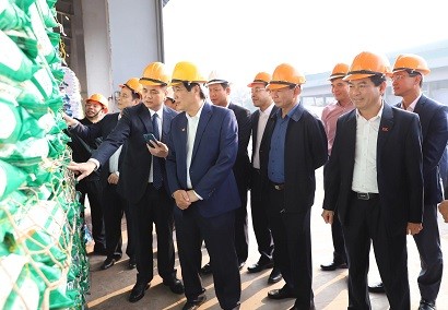 Đồng chí Bí thư Tỉnh ủy Bùi Minh Châu cùng Đoàn công tác của tỉnh Phú Thọ và huyện Lâm Thao đến thăm, làm việc tại Công ty