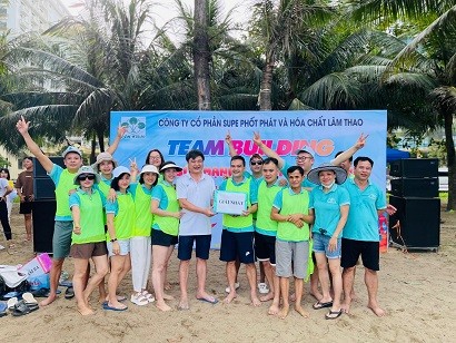 Supe Lâm Thao tổ chức tham quan du lịch cho người lao động