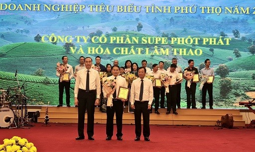 Công ty được vinh danh Doanh nghiệp tiêu biểu tỉnh Phú Thọ