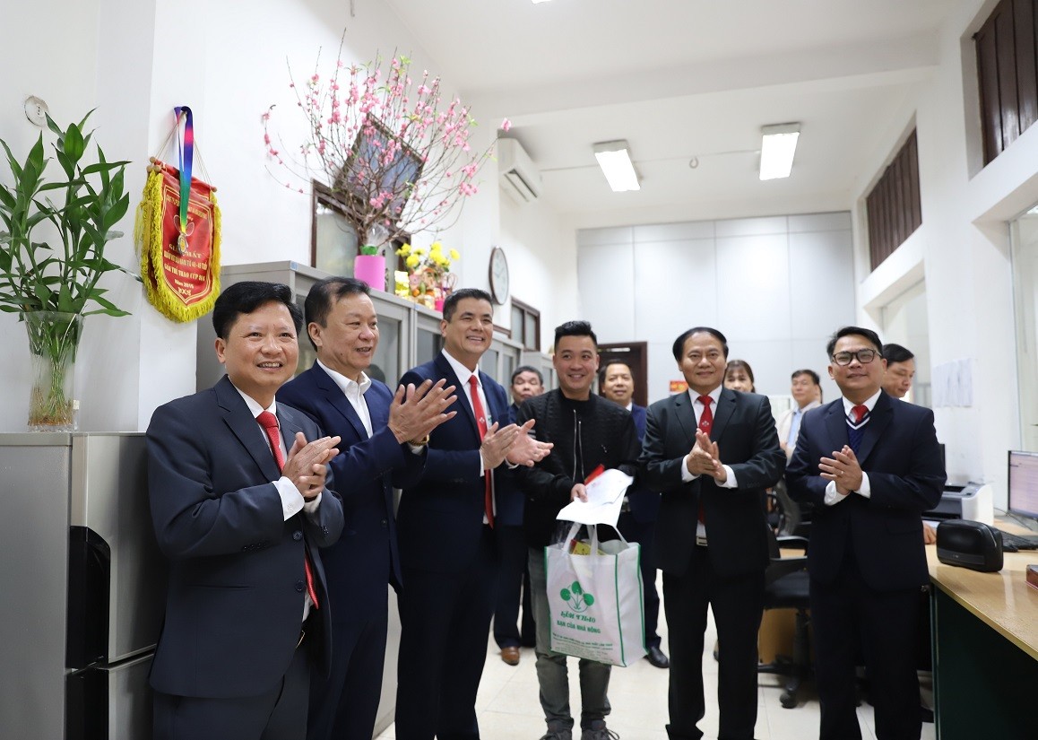 Supe Lâm Thao mở hàng xuất bán trên 1.000 tấn sản phẩm trong ngày đầu năm mới 2024.