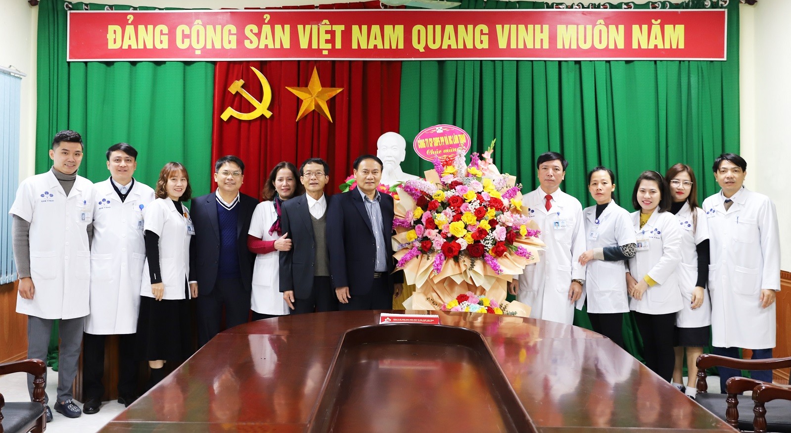 Lãnh đạo Công ty thăm, chúc mừng  Ngày Thầy thuốc Việt Nam