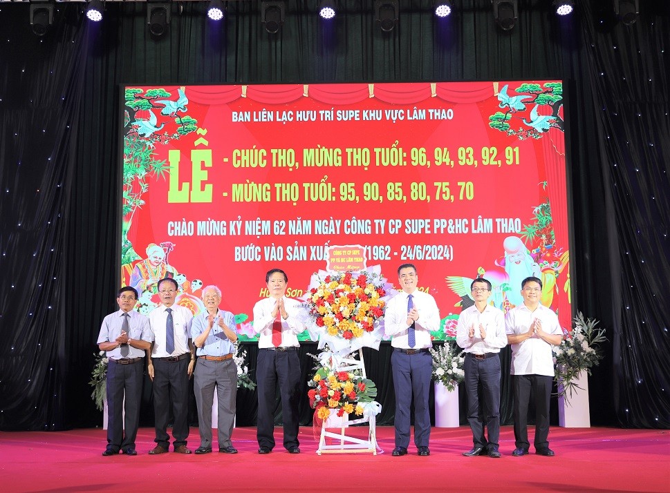 Gặp mặt, chúc thọ và mừng thọ các hội viên Hội hưu trí Supe Khu vực Lâm Thao.