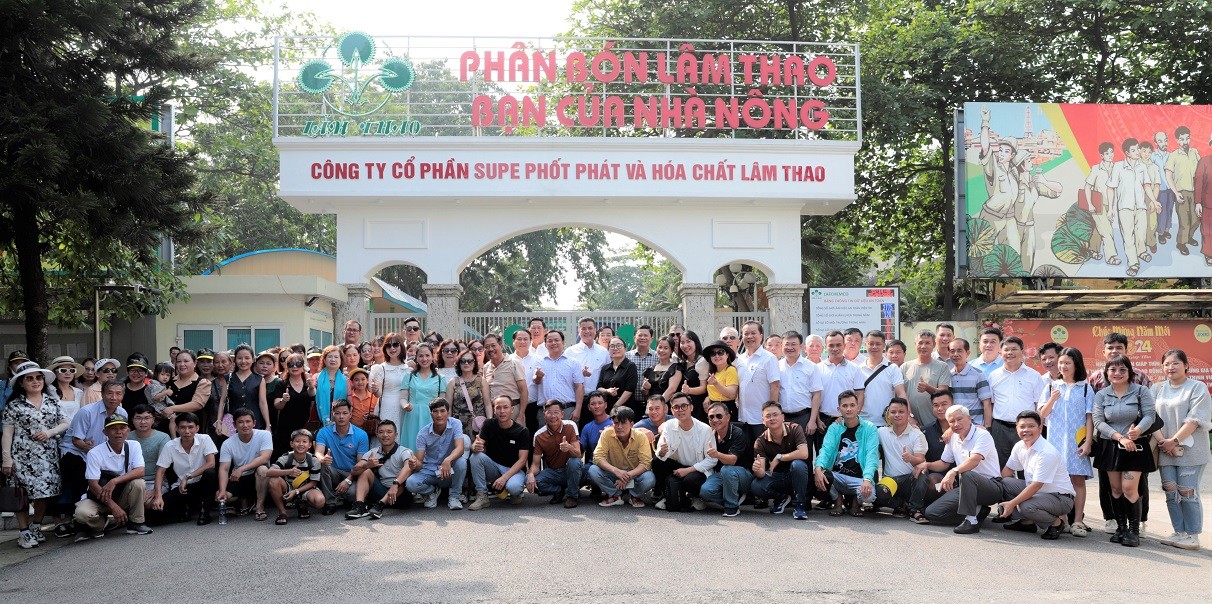 Đoàn cán bộ, khách hàng Công ty CP Vật tư Kỹ thuật nông nghiệp Bình Định tới thăm và làm việc tại Công ty