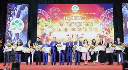 GẶP MẶT BẠN HÀNG NHÂN DỊP ĐÓN XUÂN ẤT TỴ 2025
