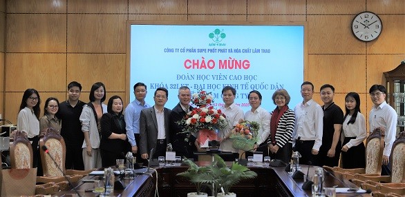 ĐOÀN HỌC VIÊN CAO HỌC KHOÁ 32LKT TRƯỜNG ĐẠI HỌC KINH TẾ QUỐC DÂN THAM QUAN, HỌC TẬP TẠI CÔNG TY
