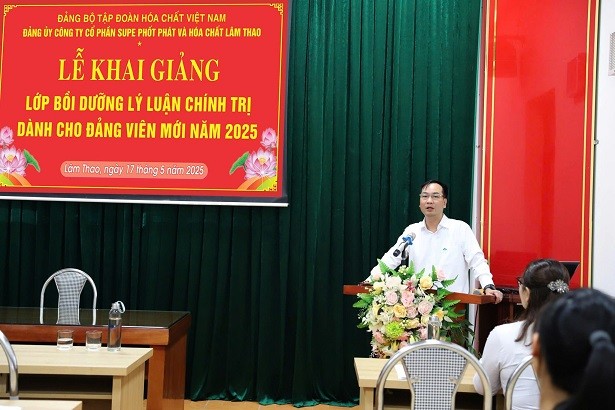 Đảng ủy Công ty: Khai giảng lớp Bồi dưỡng lý luận chính trị cho đảng viên mói năm 2025