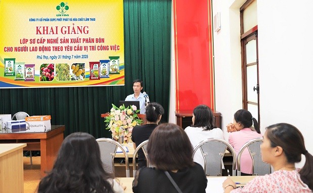 KHAI GIẢNG LỚP SƠ CẤP NGHỀ SẢN XUẤT PHÂN BÓN NĂM 2025
