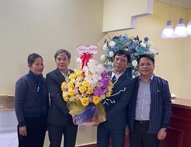 Lãnh đạo Công ty thăm, chúc mừng Phòng Y tế nhân ngày Thầy thuốc Việt Nam