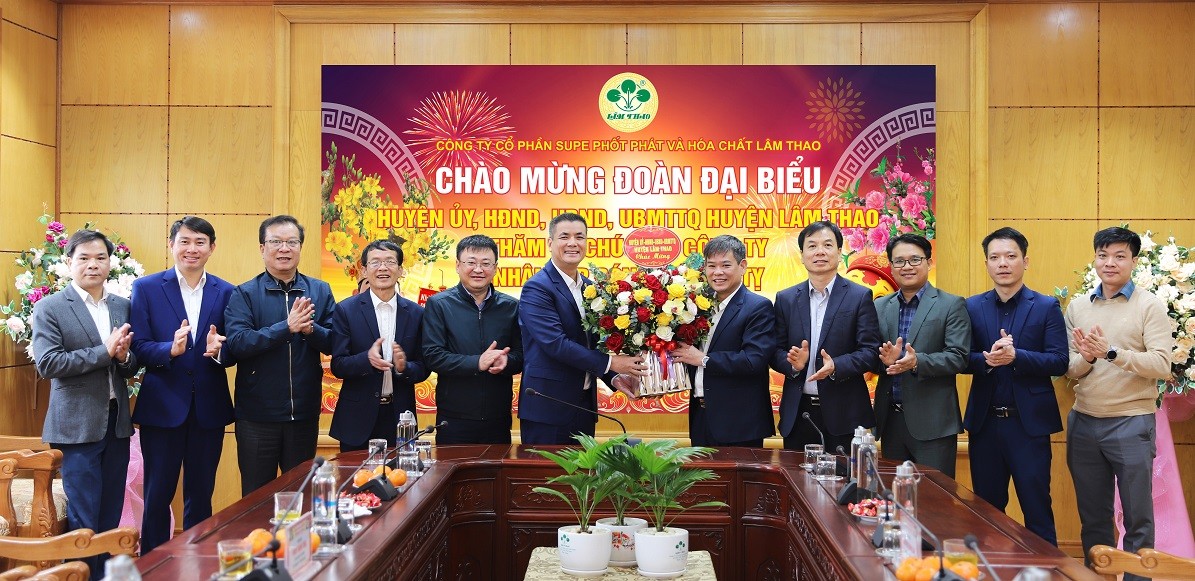 LÃNH ĐẠO HUYỆN LÂM THAO THĂM, CHÚC TẾT CÔNG TY