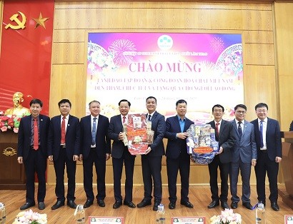 LÃNH ĐẠO TẬP ĐOÀN HOÁ CHẤT VIỆT NAM THĂM, CHÚC TẾT CÔNG TY